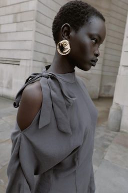 BLOUSE WITH SHOULDER OPENING AND BOW