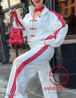 Спортивный женский костюм