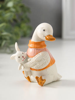Сувенир полистоун "Белый утёнок в жилетке, с игрушкой-зайчиком" 9 см