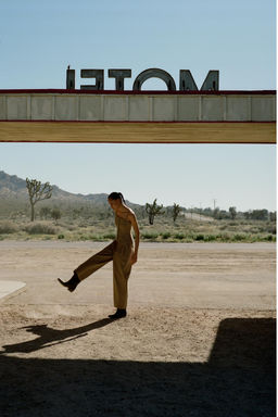 JEANS Z1975 WIDE LEG TIRO MEDIO PINZAS / Camel claro