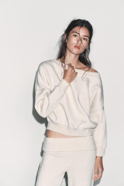 ASYMMETRIC PLUSH SWEATSHIRT - Zara фото 9
