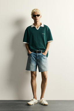 POLO RELAXED FIT  ESTRUCTURA TEXTO BORDADO / Botella
