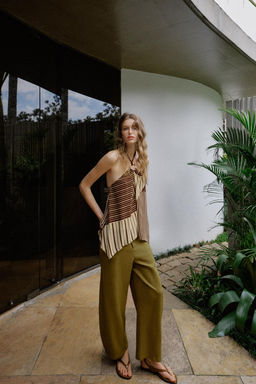 TOP HALTER ESTAMPADO ABALORIOS / Crudo / Marr?n