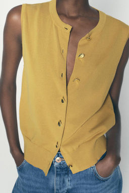PLAIN KNIT TOP WITH GOLDEN BUTTONS - Zara фото 2