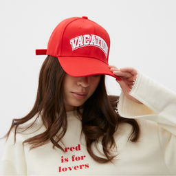 Кепка с вышивкой MIST Vacation, красная на застежке, размер 56-58