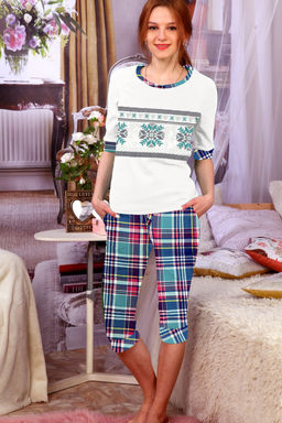 Женский домашний костюм с бриджами и кофтой 37