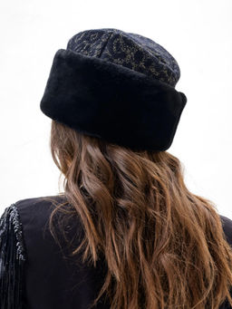 П26-32 Пилотка черное золото с мехом мутон