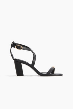 Sandalias con tac?n cuadrado