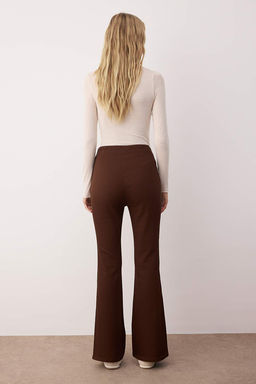 Kahverengi Flare Kal?p Baglama Detayl? Gabardin Pantolon TWOAW26PL00064
