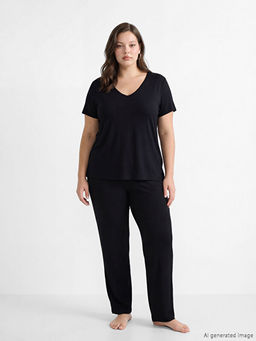 V Yaka Puantiyeli Kad?n Pijama Tak?m