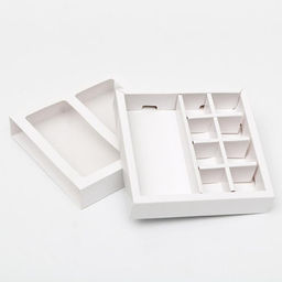 Цена за 5 шт. Коробка под 8 конфет + шоколад, с окном, белая, 17×5×17.5×3.7 см