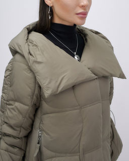 Куртка зимняя женская с большим капюшоном модная коричневого цвета 7739K - Visdeer фото 13