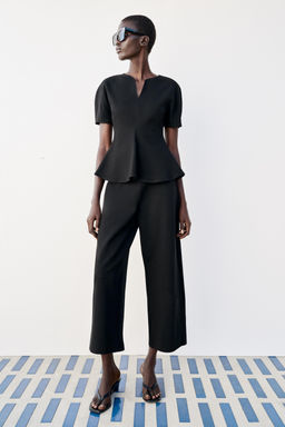 TOP PEPLUM MANGA ABULLONADA / Negro