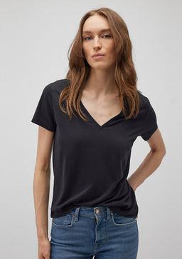 V Yaka Siyah Tisort