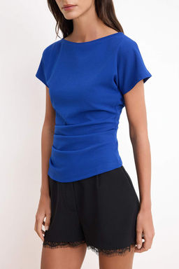 Saks Fitted/Vucuda Oturan Kay?k Yaka Dusuk Kol K?sa Kollu Scuba Krep Orme Bluz TWOSS26BZ00080