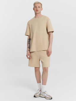 Комплект мужской бежевый: футболка и шорты