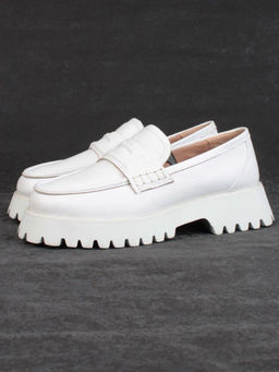 03-YP9860B WHITE Лоферы женские (натуральная кожа)