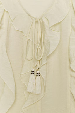 ROMANTIC RUFFLED BLOUSE