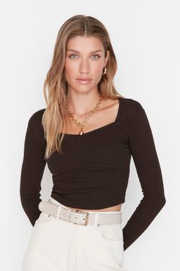 Trendyolmilla Kahverengi Dikis Detayl? Fitted/Vucuda Oturan Crop Fitilli Esnek Orme Bluz TWOAW22BZ0530