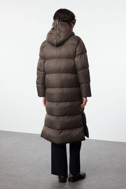 TRENDYOLMILLA Koyu Vizon Oversize Kal?p Kusakl? Kapusonlu Fermuarl? Su Itici K?sl?k Sisme Mont TWOAW25MO00057  фото 5