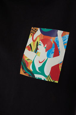 Siyah %100 Kal?n Pamuklu Bask?l? Relaxed/Genis Rahat Kesim Crop Orme T-Shirt TWOSS23TS00369