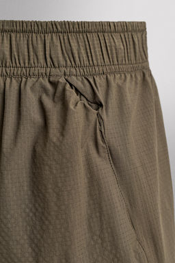 PANTALONES CORTOS LIGEROS RUNNING 3" / Verde medio