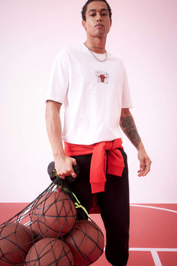 DeFactoFit Футболка Oversize с круглым вырезом и короткими рукавами NBA Chicago Bulls