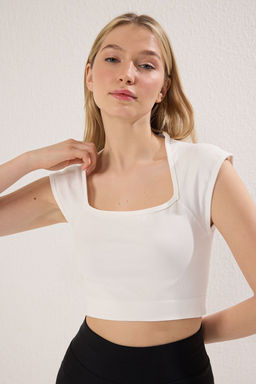 Trendyolmilla Siyah Seamless/Dikissiz Kare Yaka Crop Orme Spor Ust/Bluz THMSS25BZ00000