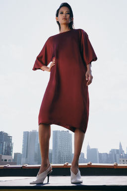 VESTIDO MIDI SATINADO ZW COLLECTION / Burdeos
