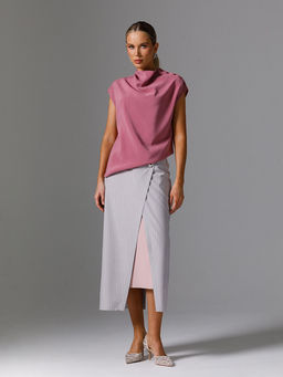 Блузка со спущенным плечом