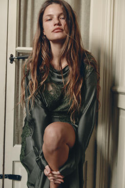 BATWING LACE SATIN DRESS - Zara фото 4