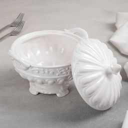 Блюдо керамическое с крышкой «Винтаж», 19.3×16.5×17 см, цвет белый