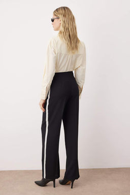 Siyah Yanlar? Serit Detayl? Wide Leg/Genis Paca Dokumlu Kumas Pantolon TWOAW26PL00066 - Trendyolmilla фото 5