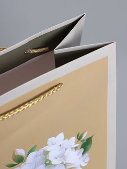 Пакет подарочный ламинированный «Белая гортензия», серо - бежевый, 18×22.3×10 см