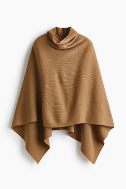 Capa con cuello alto