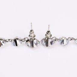 Серьги висячие со стразами Змейка L= 7.6 см, цвет белый в серебре