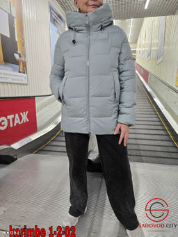 Пуховая зимняя куртка женская