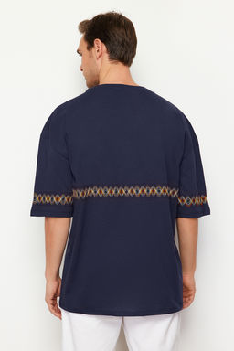 TRENDYOL MAN Tas Oversize/Genis Kesim K?sa Kollu Islemeli %100 Pamuklu T-Shirt TMNSS21TS1889 - Trendyolmilla фото 2
