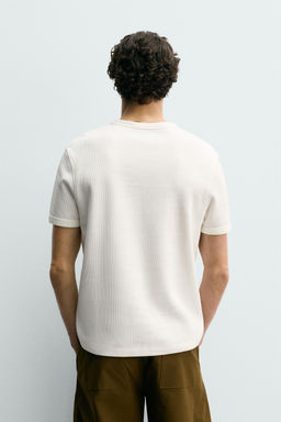 CAMISETA ESTRUCTURA CUELLO PANADERO / Blanco