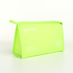 Косметичка на молнии треугольная с принтом Good trip, зелёная