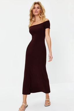 TRENDYOLMILLA Kahverengi Carmen Yaka Fitted/Vucuda Oturan Esnek Orme Maxi Kalem Elbise TWOSS24EL00096 фото 3