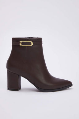 Kahverengi Toka Detayl? Sivri Burun Blok Topuklu Bilekte Kad?n Bot
TAKAW26BO00059