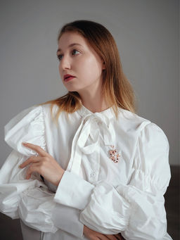 Брошь Жемчужная ветвь с росой, цвет бело-фиолетовый в розовом золоте