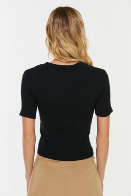 Siyah Cut Out Detayl? Fitted/Vucuda Oturan Bisiket Yaka Crop Fitilli Esnek Orme Bluz TWOSS22BZ0355