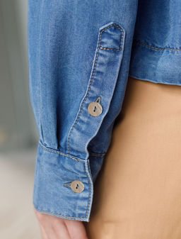 Укороченная блузка с кулиской из джинсового лиоцелла - Vilatte фото 4