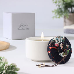 Ароматическая свеча в банке Soy WAX, английская груша и фрезия, белая, 9×9 см