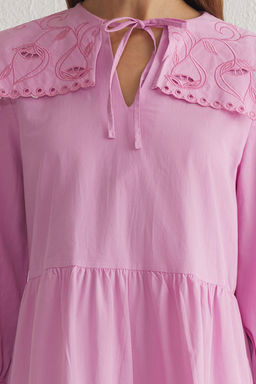 TRENDYOLMILLA Lila Duz Kesim Nak?s Detayl? Midi Dokuma Elbise TWOSS25EL00061  фото 4