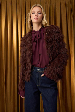 Kahverengi Mont Gorunumlu Genis Kal?p Puskul Detayl? Yumusak Dokulu Triko H?rka TWOAW26HI00012