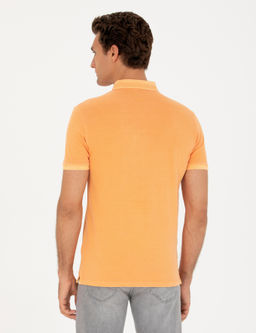 Оранжевая приталенная футболка с воротником-поло