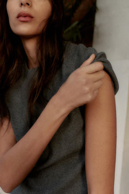 SHORT SLEEVE SOFT-TOUCH KNIT JUMPER